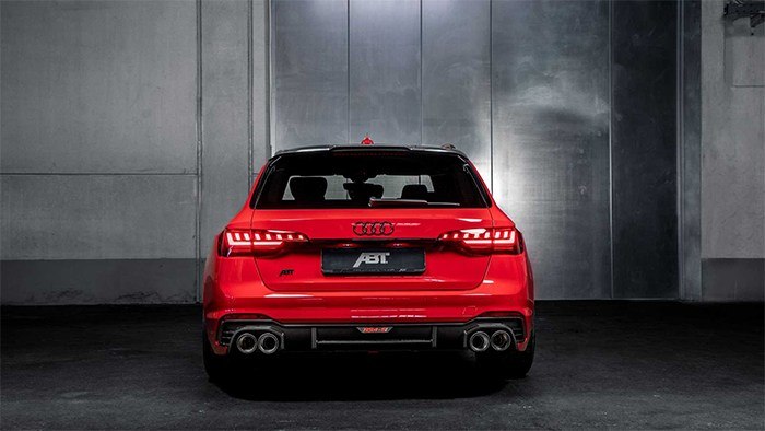 Vue arrière de l'Audi RS4-S