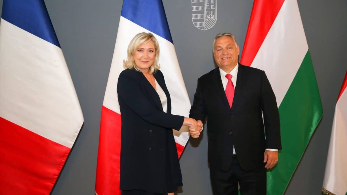 Marine Le Pen se met sous la lumière avec sa visite à Budapest !