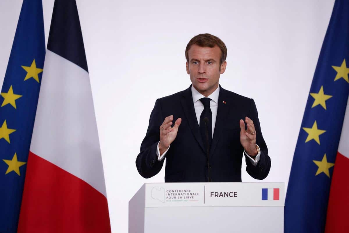 Emmanuel Macron fait changer le drapeau tricolore de la France !