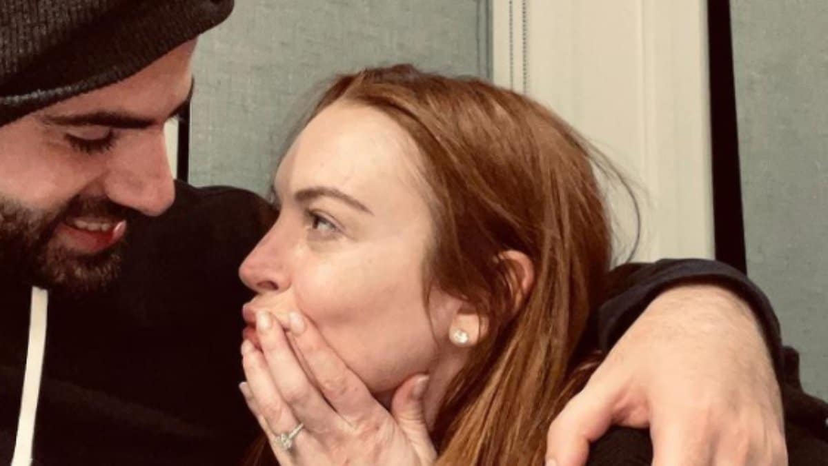 Les fiançailles de Lindsay Lohan, l’actrice montre fièrement sa bague !