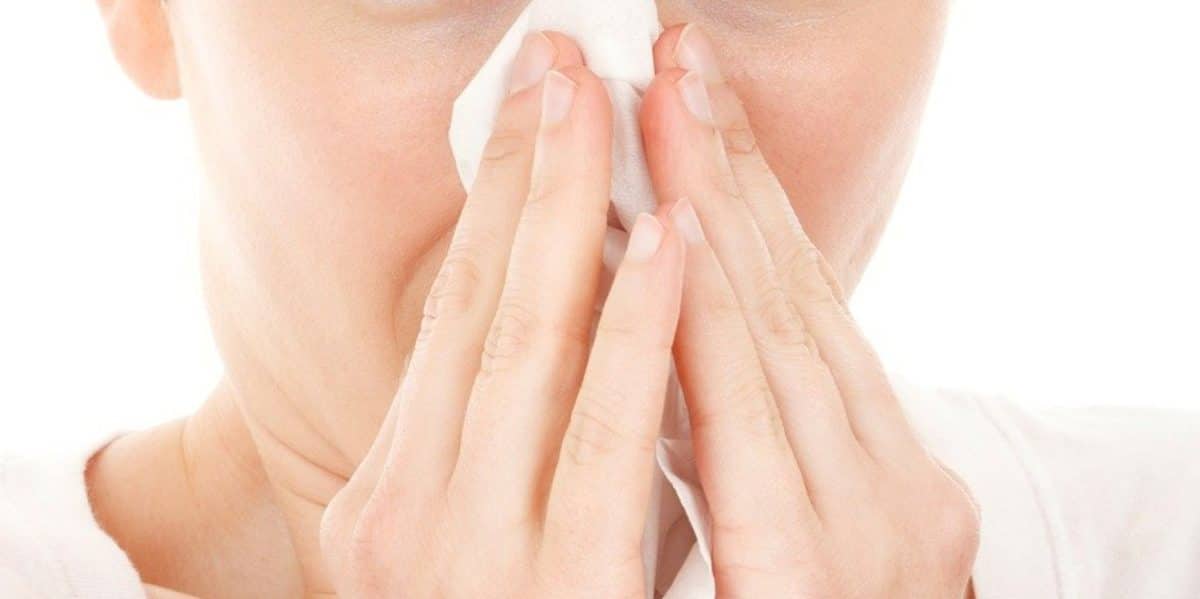 Santé, que faut-il faire pour vite arrêter un nez qui saigne ?