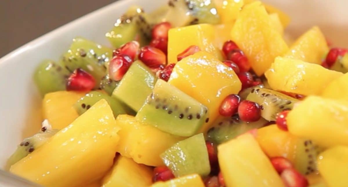 Une salade de fruits - Source : YouTube