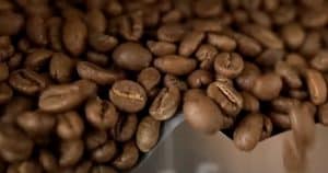 Des grains de café - Source : YouTube