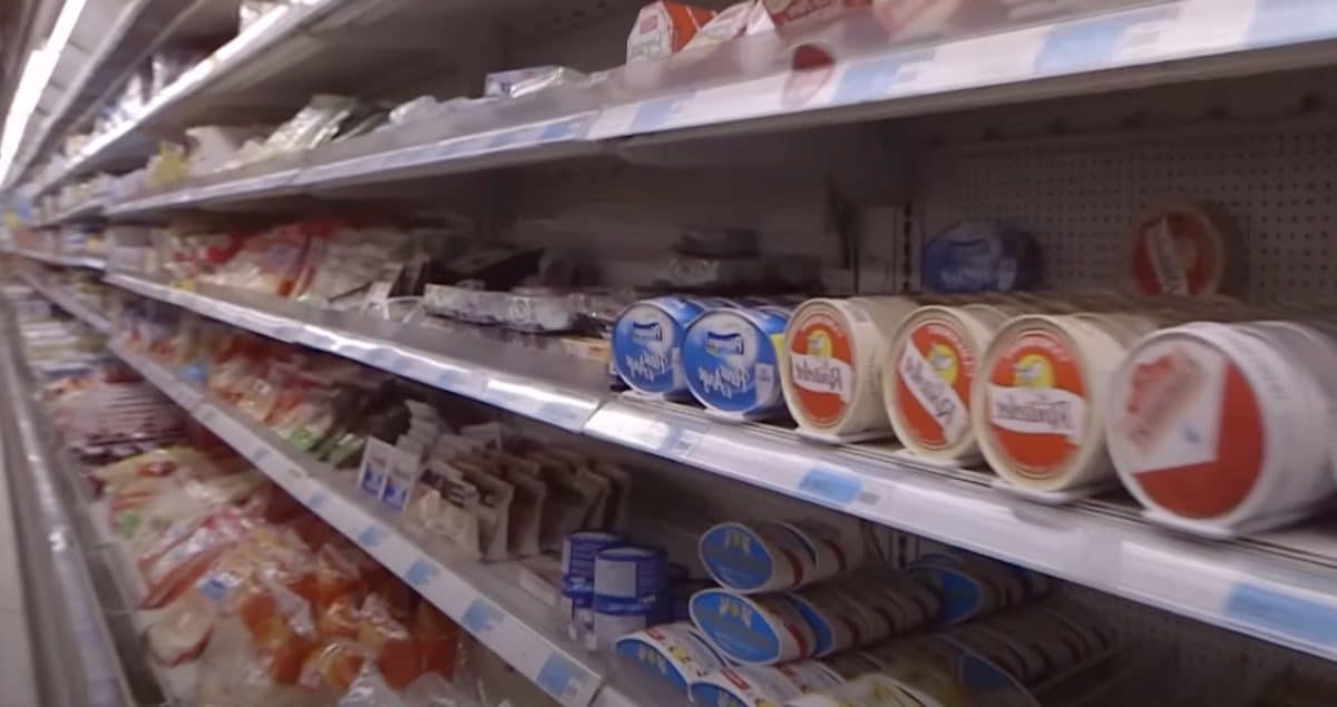 Un rayon fromage dans un magasin - Source : YouTube