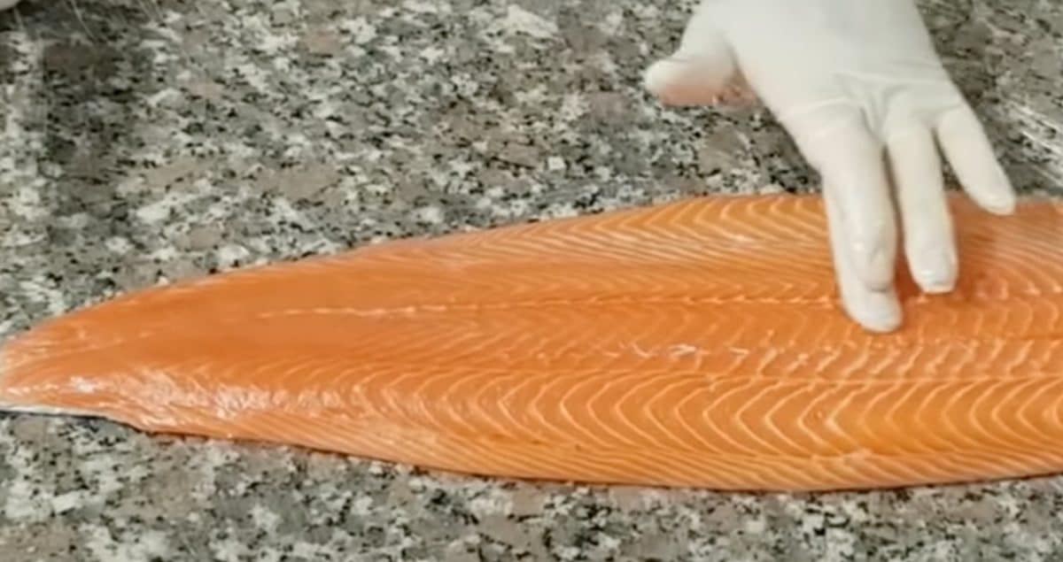 Du saumon fumé - Source : YouTube
