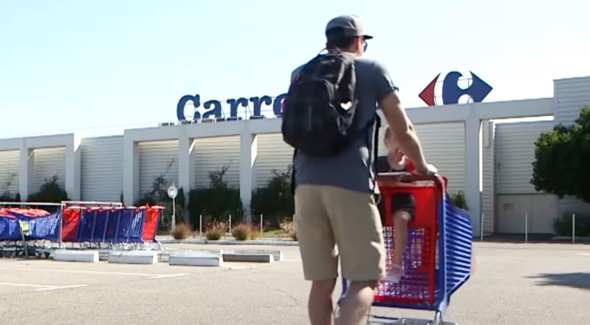 Des courses à Carrefour - Source : YouTube