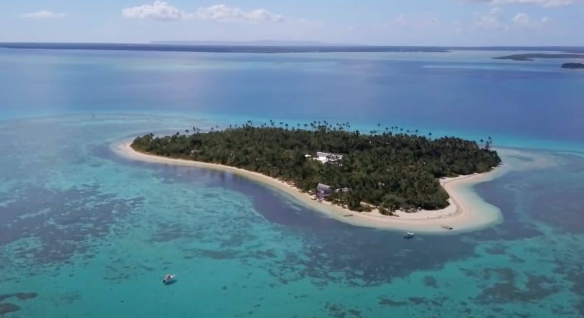 Une belle île pour partir en vacances - Source : YouTube